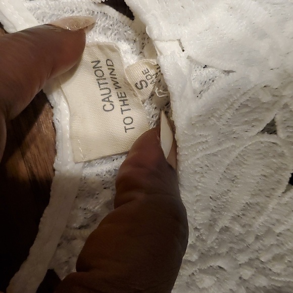 Caution to the Wind Floral Print Lace See Through Crop Top Size Small - Picture 4 of 6